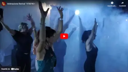Ospiti di un camping che ballano sulle note della musica anni '70 con animazione e coreografie coinvolgenti Feel Good Show<br /><br />