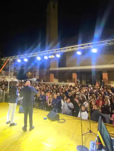 Presentatore Feel Good Show durante un evento dal vivo