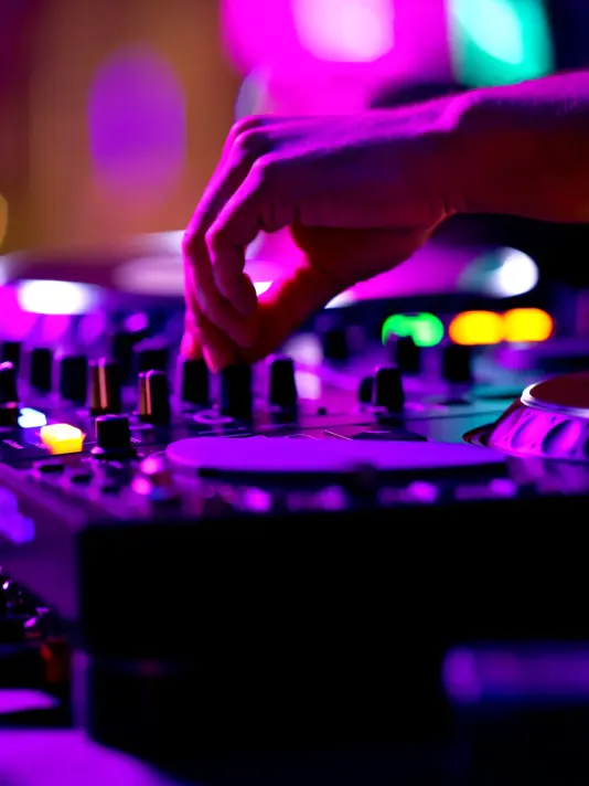 DJ, Musica e Servizi per Matrimoni eventi Privati e Aziendali a Teramo