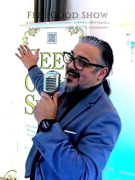 Matteo Rosati Cantante, Presentatore e Art Director Matteo Rosati si esibisce come cantante e presenta un evento dal vivo