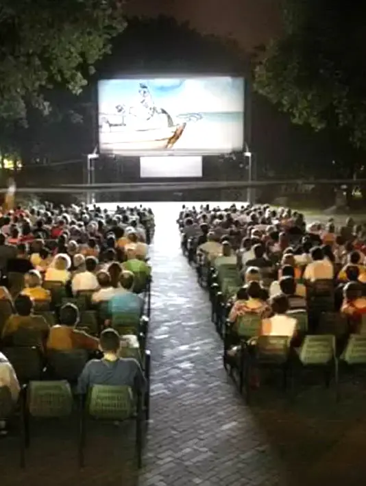 Video Proiettori disponibili per drive in e cinema all'aperto