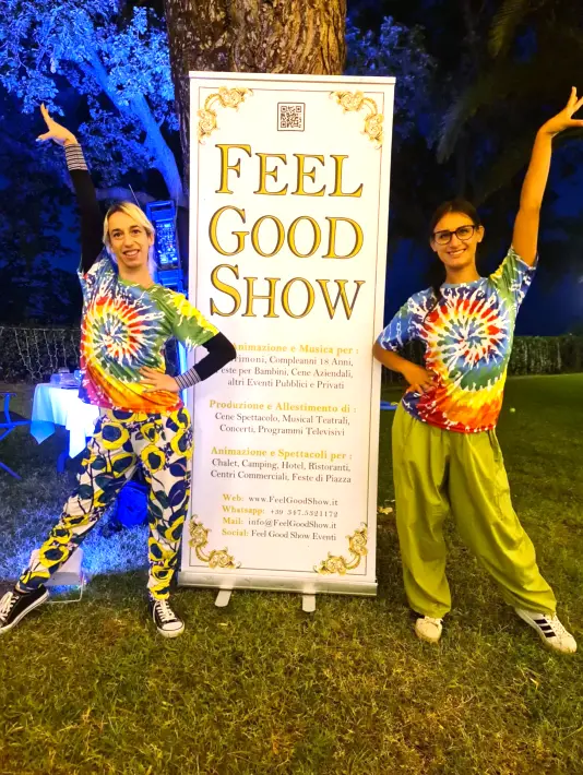 Giochi di gruppo per bambini con animatrici durante un matrimonio