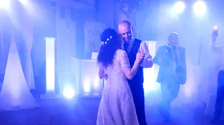 Allestimento professionale con impianti audio e luci per un ricevimento di matrimonio