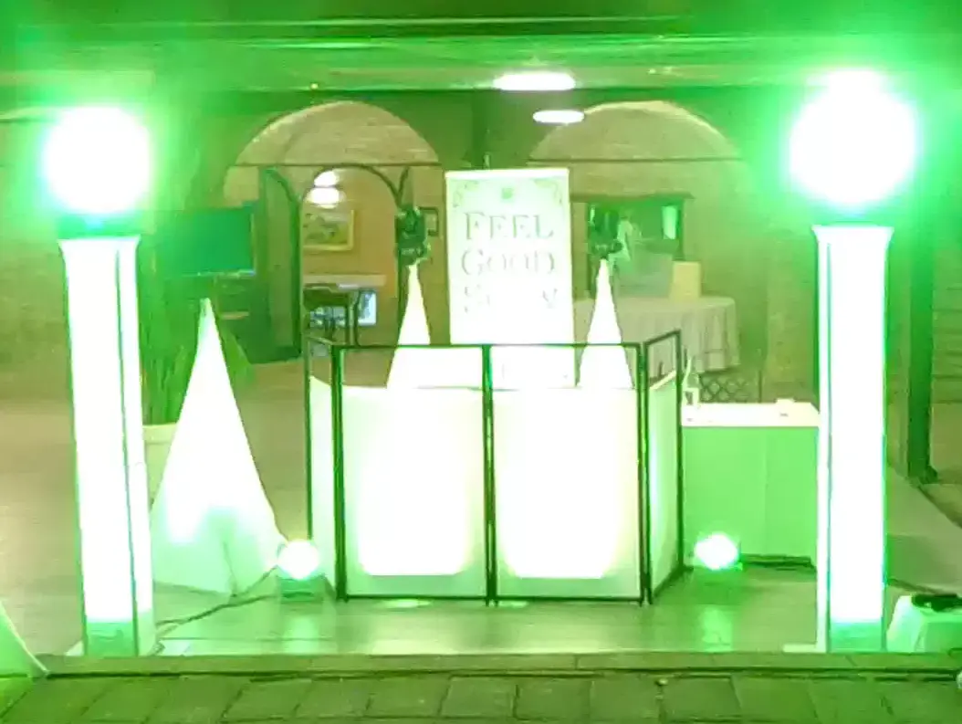 Setup professionale con illuminazione Silver per creare atmosfere eleganti e suggestive