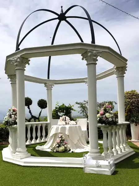 Una delle nostre location partner per matrimoni con allestimenti eleganti e vista panoramica