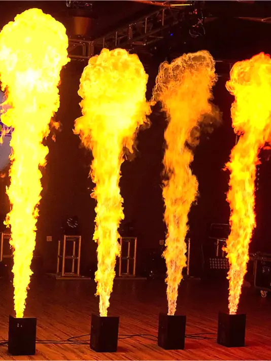 Effetti speciali con macchine del fuoco per matrimoni Spettacolo di macchine del fuoco per eventi e matrimoni in Marche e Abruzzo