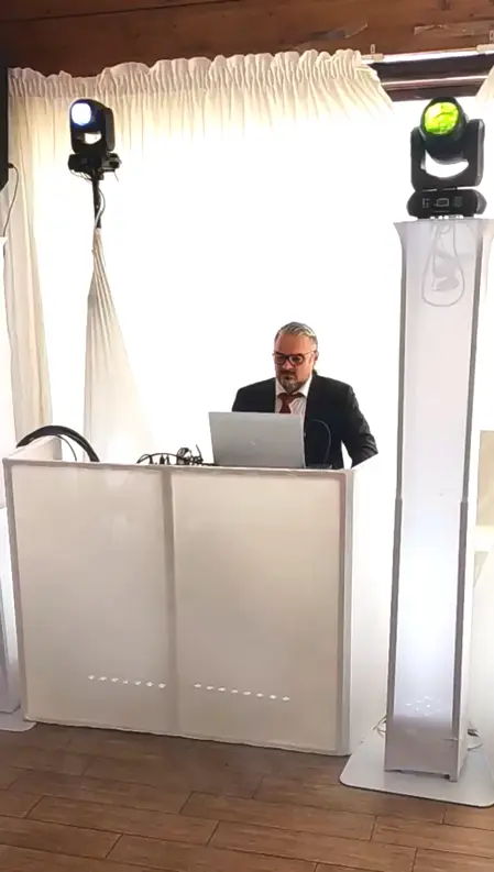 Matteo Rosati - Art Director Feel Good Show Matteo Rosati durante la supervisione di un matrimonio con spettacoli e animazione