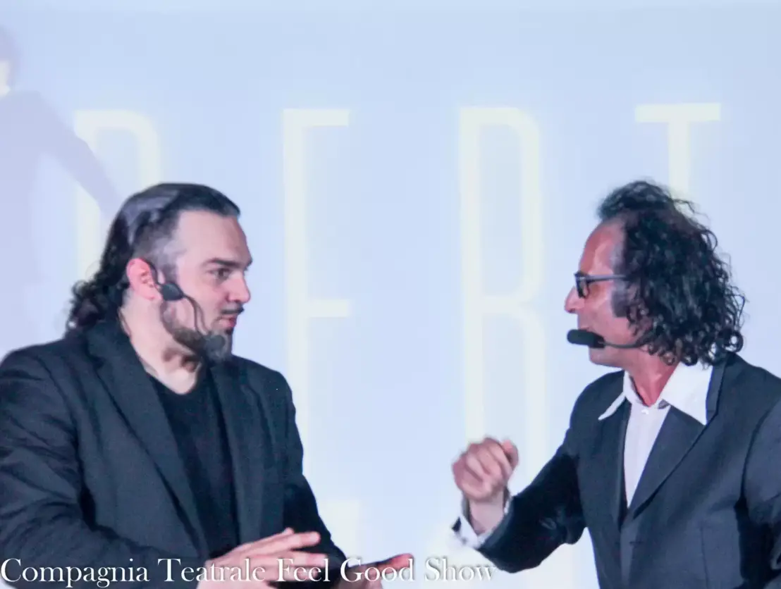 Matteo Rosati - Artista e Presentatore Matteo Rosati sul palco come presentatore di un evento