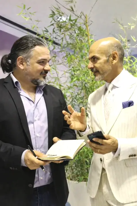 Matteo Rosati, artista e organizzatore di eventi e matrimoni parla con il mitico Enzo Miccio