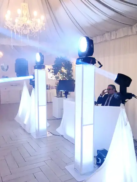 Impianti audio, luci e scenografie personalizzate per rendere unico il matrimonio